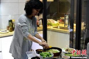 成都网红夫妻做菜视频,美味瞬间走红网络！