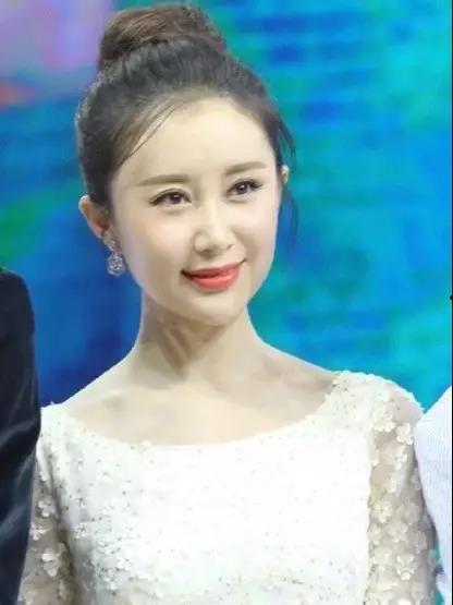 黄石女明星片段,璀璨星途背后的故事